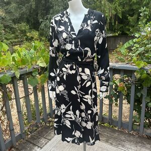 H&M Black and White Floral Long Sleeve Dress • small • A-1752